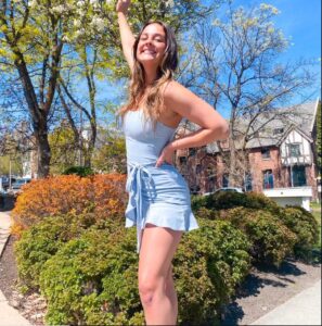 PHOTO Xana Kernodle Posing For Fancy Picture On University Of Idaho Campus