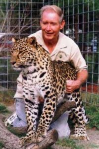 PHOTO Carole Baskin's Husband Don Lewis Holding A Tiger