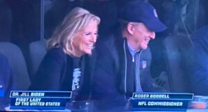 PHOTO Jill Biden Watching 49ers Game With Roger Goodell Like They're A Thing Smiling Non-Stop