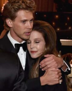 PHOTO Lisa Marie Presley Looked Completely At Peace On Tuesday While Austin Butler Hugged Her