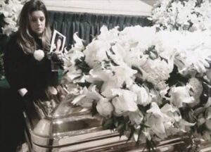 PHOTO Lisa Marie Presley Was The Last One Standing At Michael Jackson's Casket At The End Of His Funeral While Everyone Else Had Left