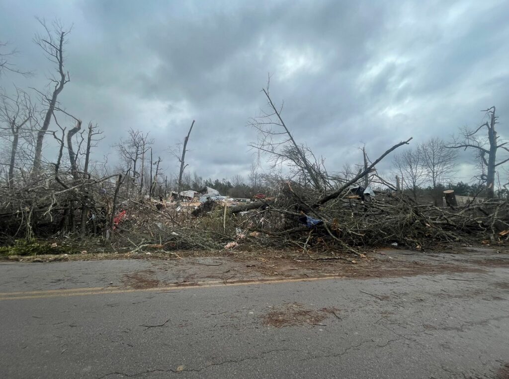 PHOTO The Damage 20 Minutes From Prattville Alabama Is Unspeakable And The Roads Are Cluttered