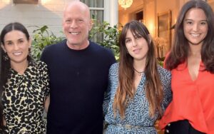 PHOTO Bruce Willis With His Family Before He Was Diagnosed With Dementia