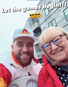 PHOTO Donna And Travis Kelce At The Chiefs Parade