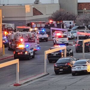 PHOTO El Paso Police Had Perimeter Of Mall Locked Down After Arriving 6 Minutes From Start Of Mass Shooting