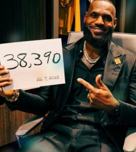PHOTO Lebron Holding Up Paper That Says 38390 Points February 7 2023