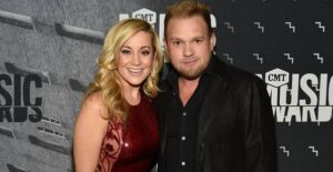 PHOTO Of Kyle Jacobs Looking Very Unhappy With Kellie Pickler