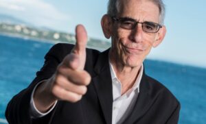 PHOTO Richard Belzer Giving A Thumbs Up