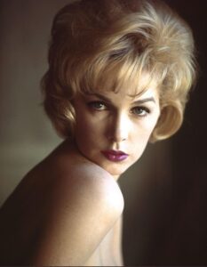 PHOTO Stella Stevens Without A Shirt