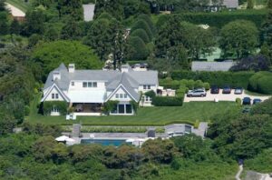 PHOTO Thomas H Lee's Hamptons NY Mansion With 7 Cars Parked Out Front