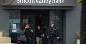 PHOTO Of Security Outside Silicon Valley Bank Headquarters After Customers Came Looking For Their Money