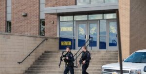 PHOTO Police Outside Lamar High School With Heavily Armed Guns After School Shooting Breaks out