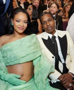 PHOTO Rihanna Showing Off Her Baby Bump At Oscar Awards