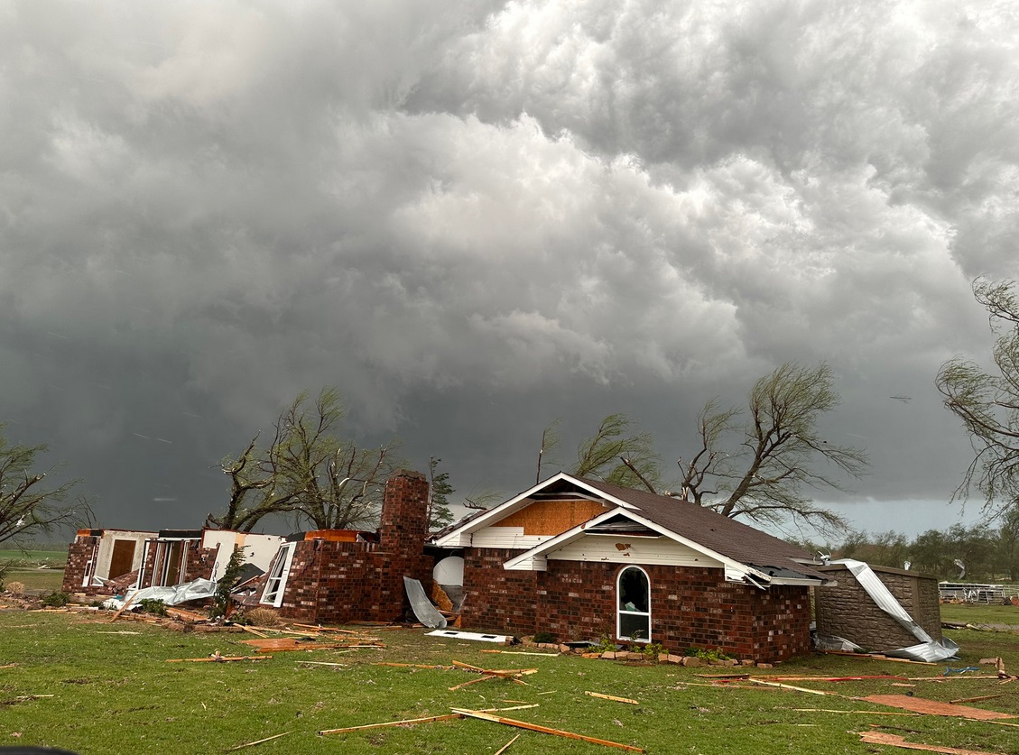 PHOTO Of Part Of A Home Somehow Still Standing In Cole Oklahoma After