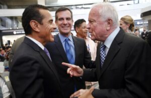 PHOTO Richard Riordan Laughing With Eric Garcetti And Former Mayor Villaraigosa