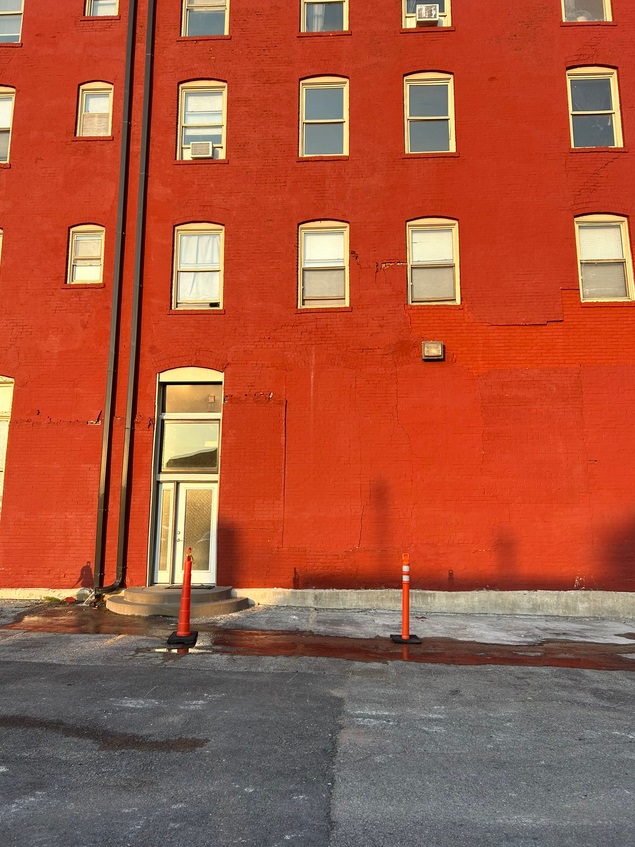 PHOTO Close Up Pictures Of Davenport Iowa Apartment Building Weeks