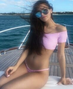 PHOTO Hailee Steinfeld Can Get Any Dude She Wants With Perfect Legs In Bikini