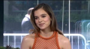 PHOTO How Every Guy Wants Hailee Steinfeld To Look At Them