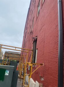 PHOTO Proof Repair Job On Davenport Apartment Building Was Cheaply Done