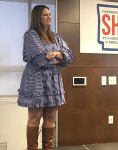 PHOTO Sarah Sanders Looking Very Fat In Cowboy Boots