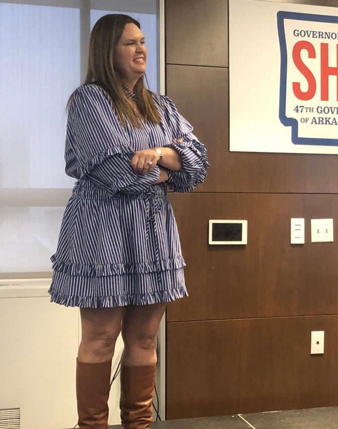 PHOTO Sarah Sanders Looking Very Fat In Cowboy Boots