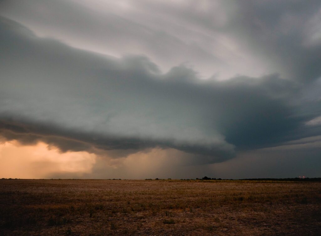 PHOTO With The Dark Clouds Surrounding Tornado Linneus Missouri Didn't ...