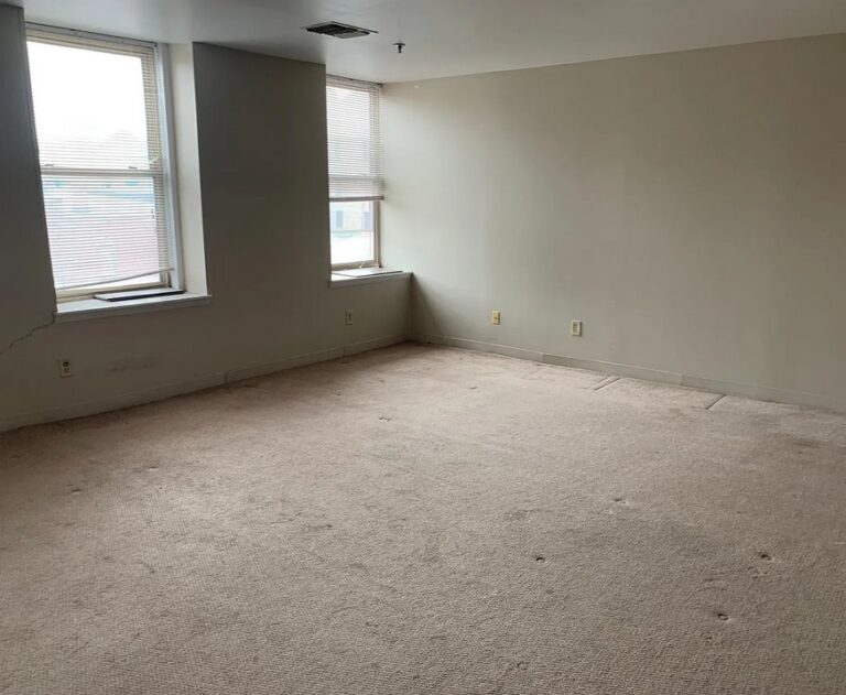 PHOTO Apartment Listing Of 324 Main St In Davenport Iowa Shows Huge ...