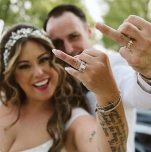 PHOTO Eminem's Daughter Flipping Off The World After Getting Married