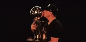 PHOTO Frank Vogel Wants To Kiss The Larry O'Brien Trophy Again But This Time In Phoenix Arizona