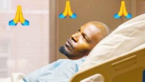 PHOTO Jamie Foxx Staring At The Ceiling In The Hospital