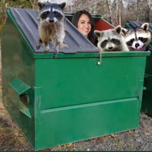 PHOTO Lauren Boebert Living With A Bunch Of Foxes In A Dumpster After Filing For Divorce