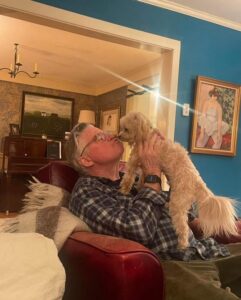 PHOTO Treat Williams Kissing His Dog In His Living Room Before He Died