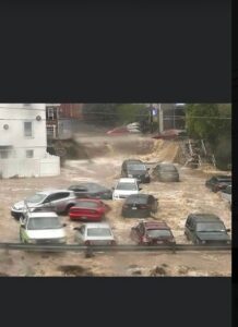 PHOTO Cars Piling Up In Flooding Streets Of West Point NY During Atypical Weather