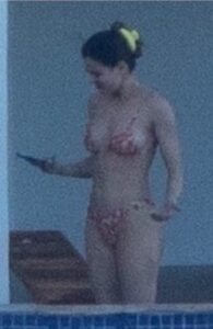 PHOTO Close Up of Hailee Steinfeld Showing Off Her Assets In Bikini In Los Cabos Mexico