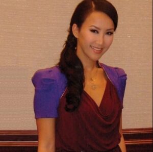 PHOTO Coco Lee Looking Like A Server Who's About To Go Deliver Some Fire Asian Food