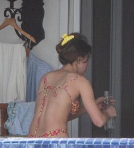 PHOTO Hailee Steinfeld Chugging That Good Stuff Straight Out Of A Glass Bottle