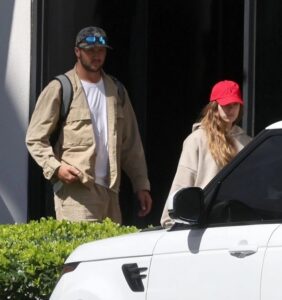 PHOTO Hailee Steinfeld Returned To LA And Josh Allen Was Flanked By Her Side
