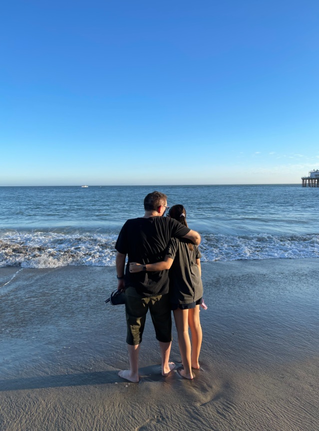 PHOTO Kevin Mitnick With His Wife At The Beach For The Last Time