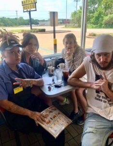 PHOTO Lana Del Rey Chilling With Her Co-Workers At Waffle House In The Middle Of Nowhere In Alabama