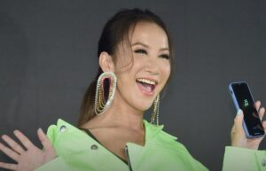 PHOTO One Of The Few Times Coco Lee Openly Smiled