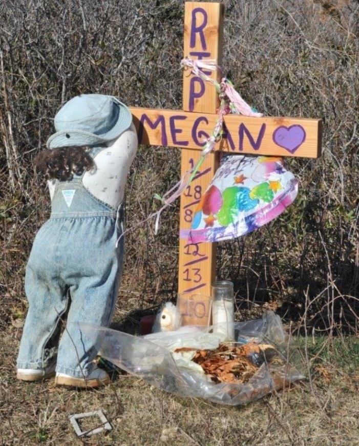 PHOTO Time Out Dolls Appear At Crosses Of Rex Heuermann s Victims In PHOTO Time Out Dolls Appear At Crosses Of Rex Heuermann s Victims In
