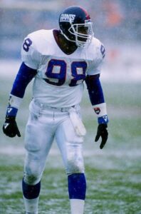 PHOTO Vintage Picture Of Johnie Cooks Playing Football For The NY Giants In The Snow