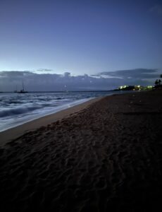 PHOTO Eerie View Looking South And North From Kaanapali As Wildfires Have Blanketed The Air With Dark Smoke