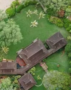 PHOTO Jeff Bezos' $85 Million Mansion On Maui Island Survived Fire