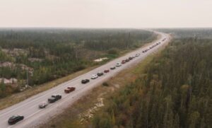 PHOTO Of Long Line Of Cars Leaving Yellowknife To Flee Wildfire