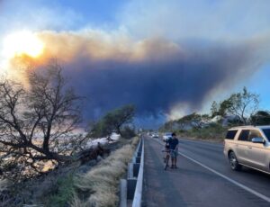 PHOTO People Fleeing Lahaina From The Highway To Get To Safety On The Other Side