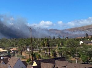 PHOTO Smoke In Lahaina Increasing And Homes Are Very Close To The Flames