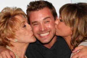 PHOTO Billy Miller Getting Kissed By Two Hot Women Before He Passed Away