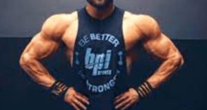 PHOTO Neil Currey Wearing Be Better Be Stronger Shirt