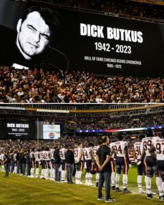 PHOTO Moment Of Silence For Dick Butkus At Bears Commanders Game